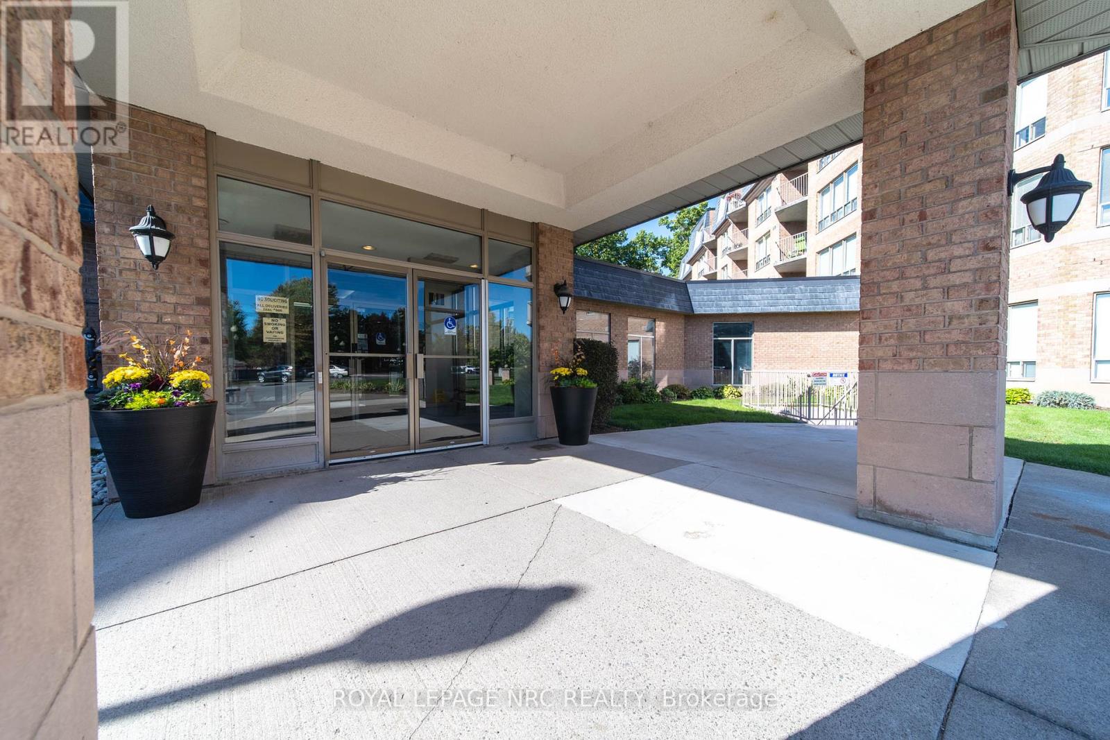 107 8111 Forest Glen Dr, Niagara Falls, ON L2H 2Y7