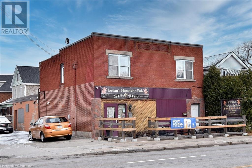 1523 Main St E, Hamilton, ON L8K 1E4