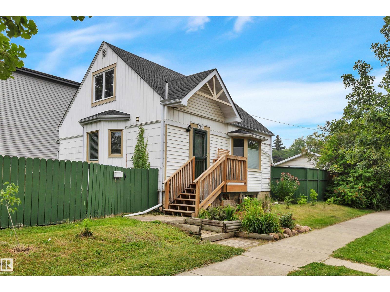 95 St Nw Unit 7225, Edmonton, AB T6E 3E8