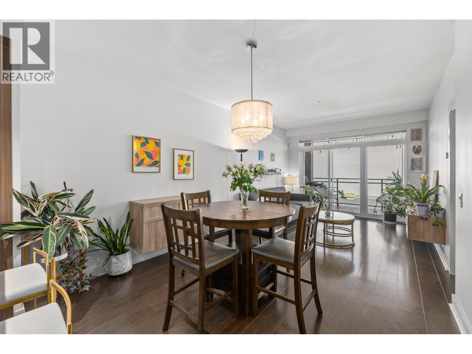 733 W 14th Street Unit 305, North Vancouver, BC V7M 0C6