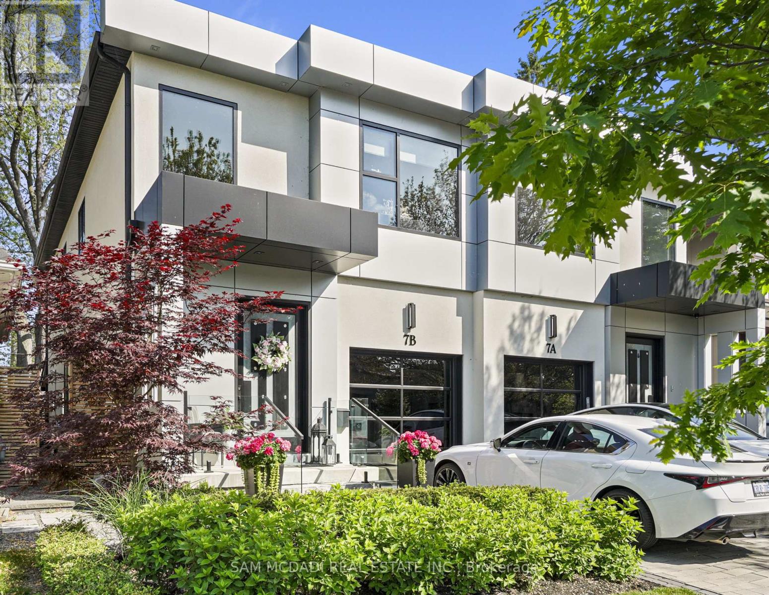 7 Iroquois Ave #b, Mississauga, ON L5G 1M7