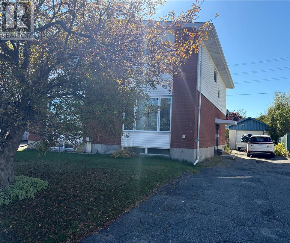 63 Elmhurst Ct, Sudbury, ON P3A 5Z4