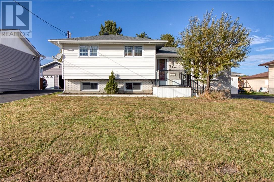 312 Francis St, Hanmer, ON P3P 1G1