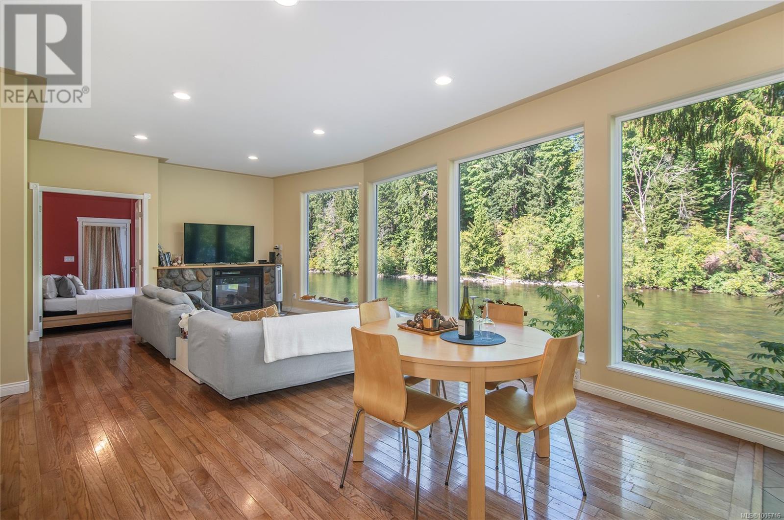 2420 Campbell River Rd, Campbell River, BC V9W 4N7