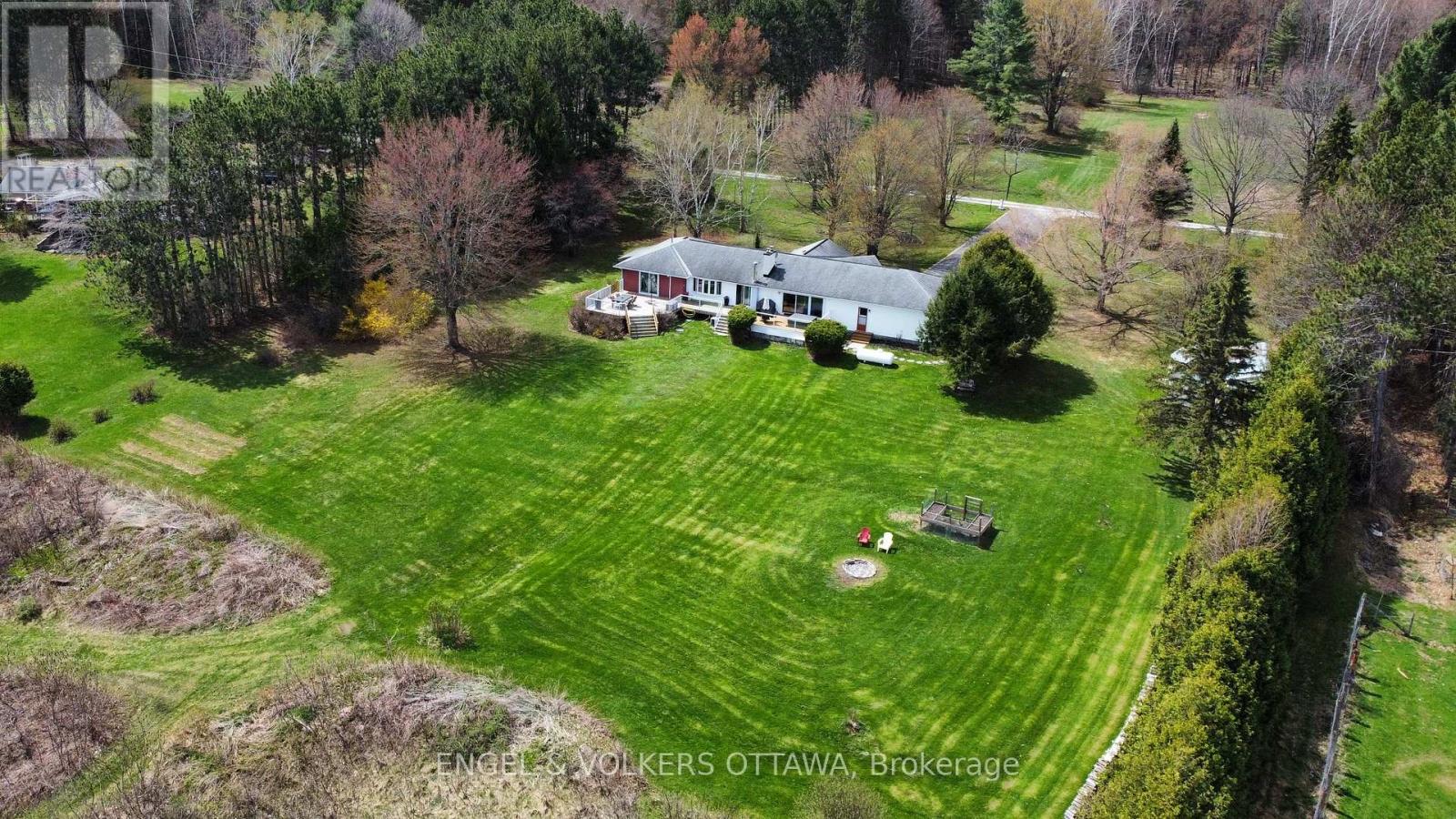 122 Colonel Nicholson Ln, Ottawa, ON K0A 3M0