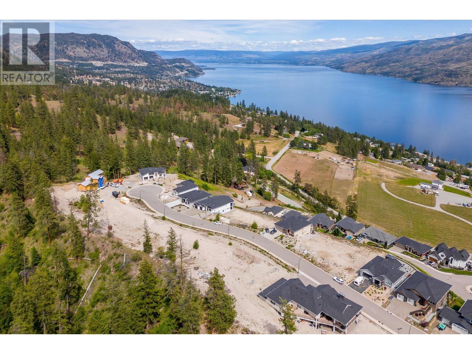 6051 Gerrie Rd, Peachland, BC V0H 1X4