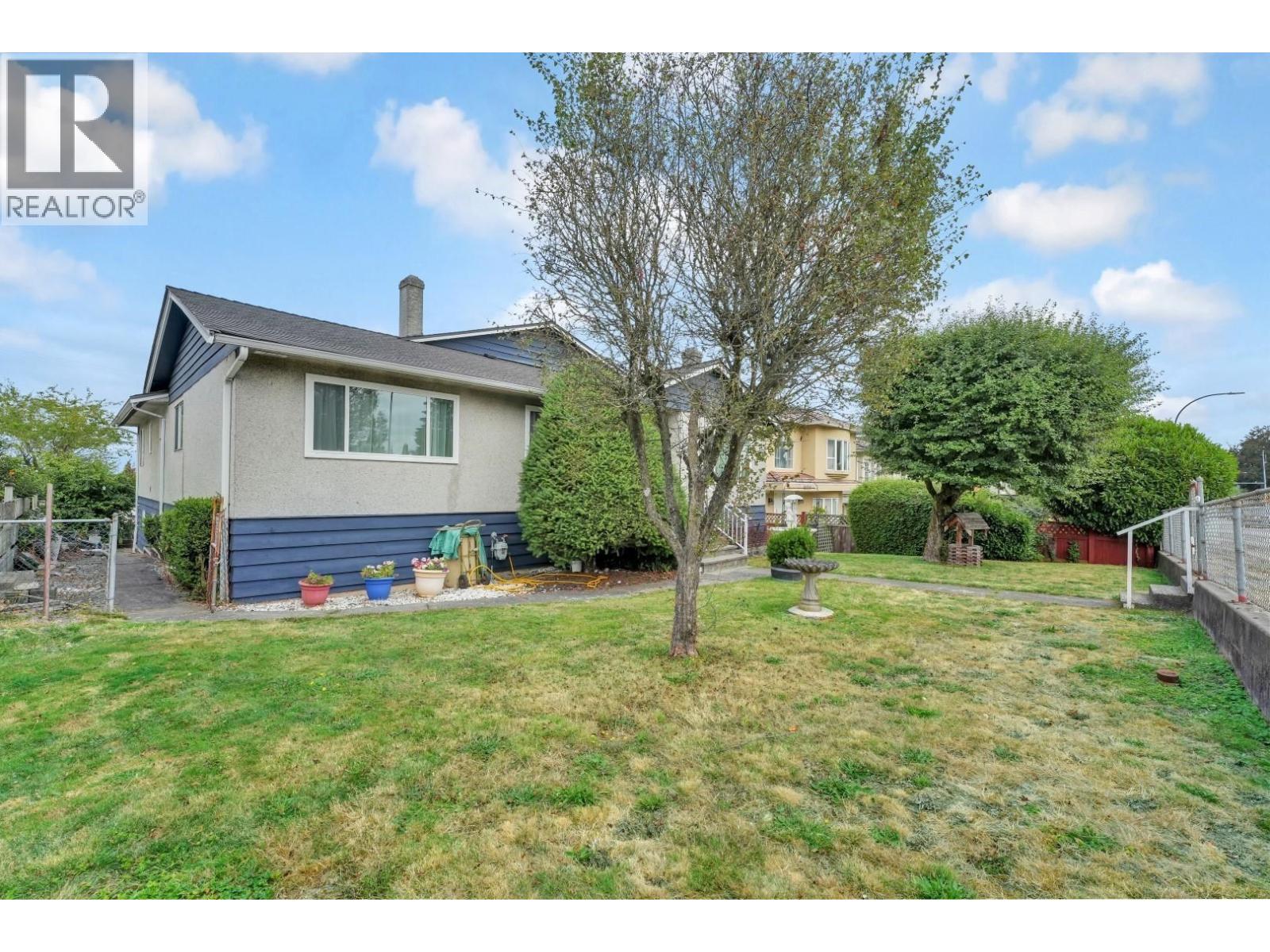 5067 Dover St, Burnaby, BC V5H 1R4