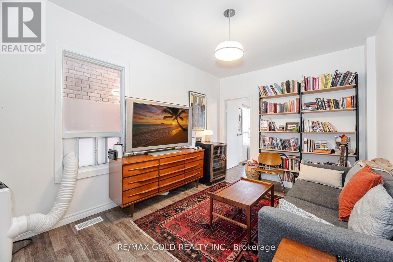 60 Salem Ave, Toronto, ON M6H 3C1