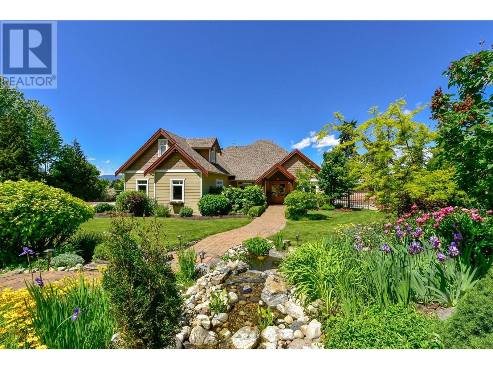 3672 Luxmoore Rd, Kelowna, BC V1W 4C7