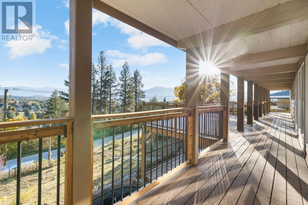 2424 Crawford St, Creston, BC V0B 1G5
