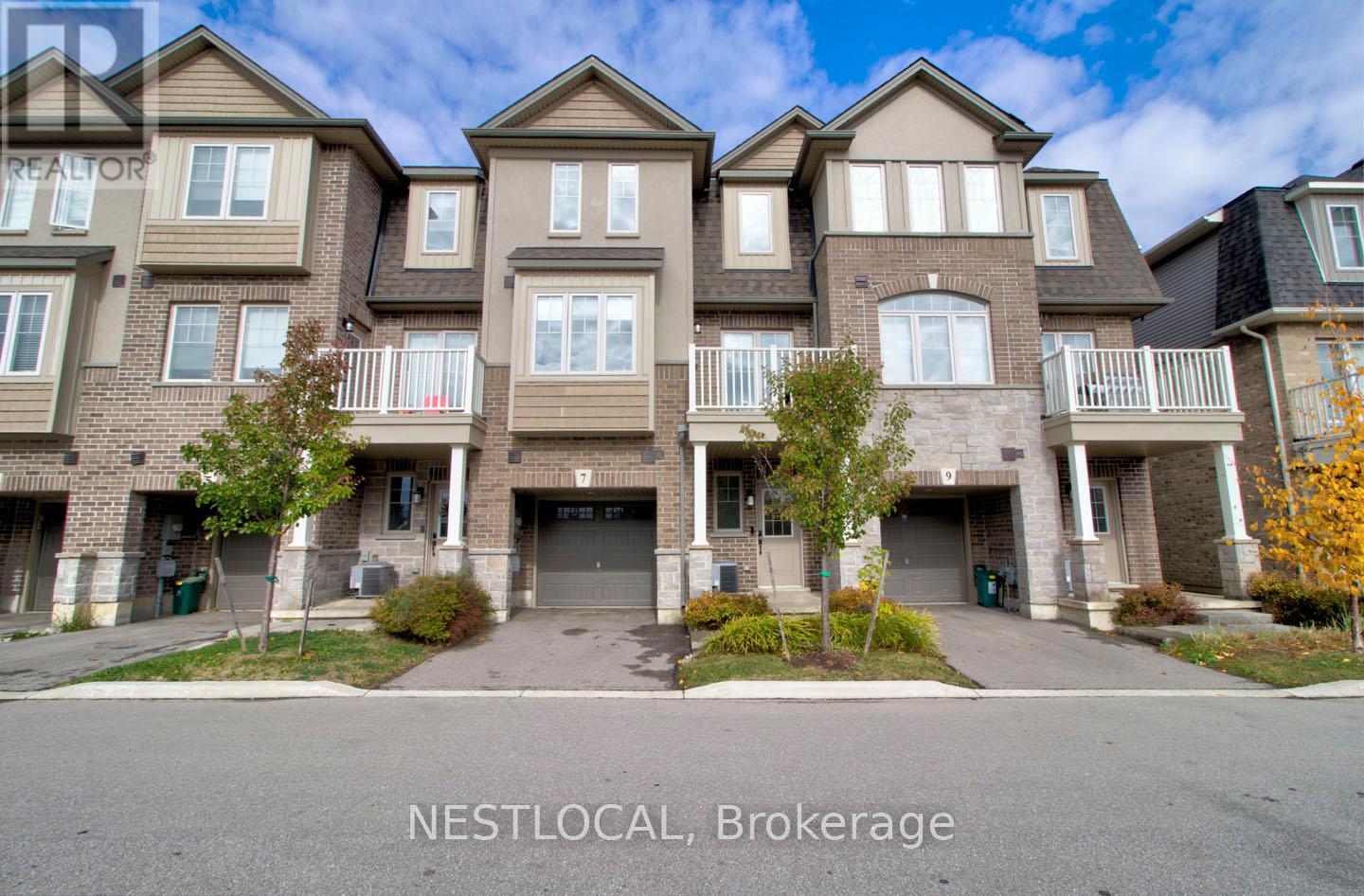 7 Pim Ln, Hamilton, ON L9K 0K1
