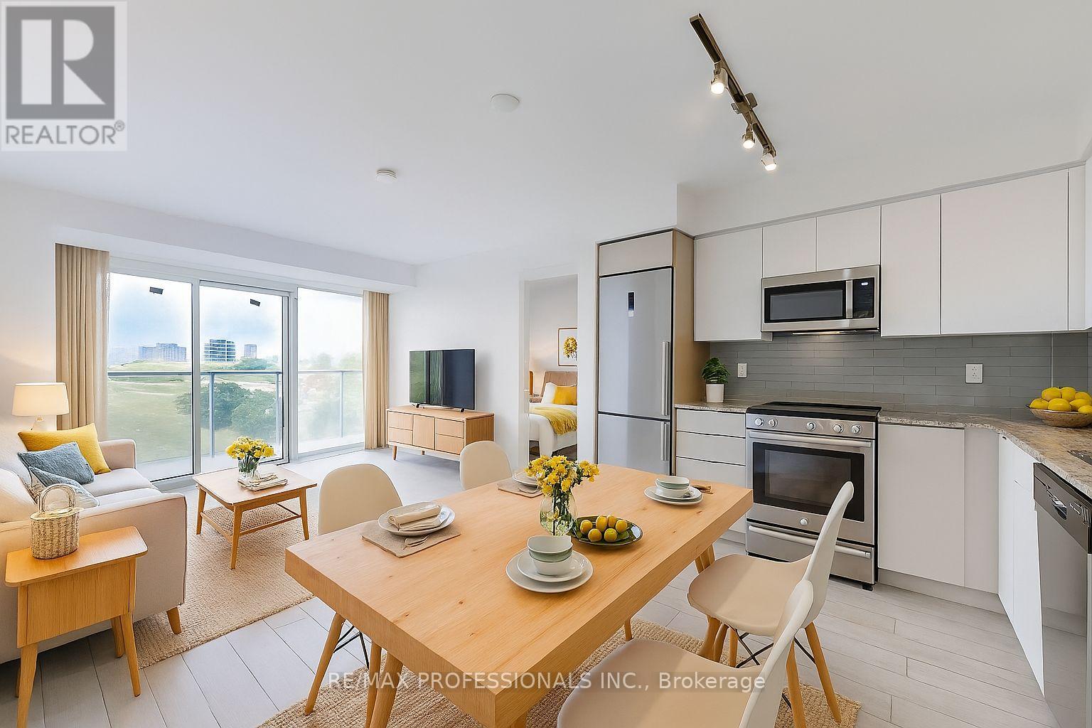 613 120 Varna Dr, Toronto, ON M6A 0B3