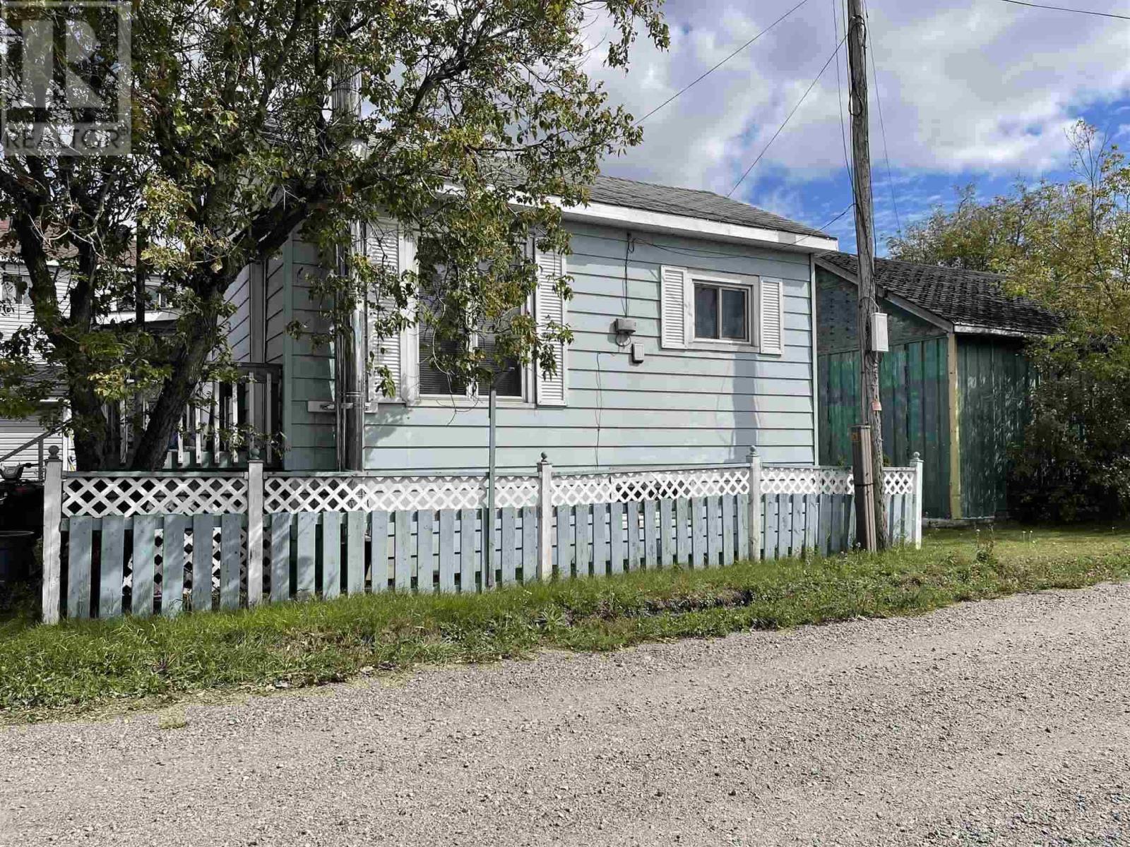 113 Lansdowne St Slansdowne St S, Chapleau, ON P0M 1K0