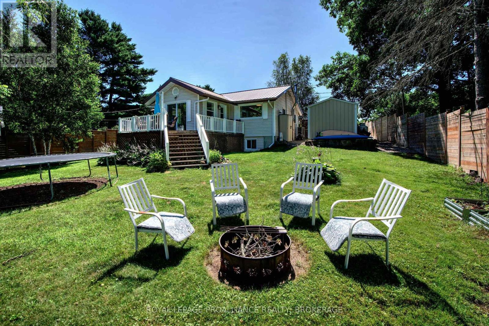 42 Rebecca Ln, Westport, ON K0G 1X0