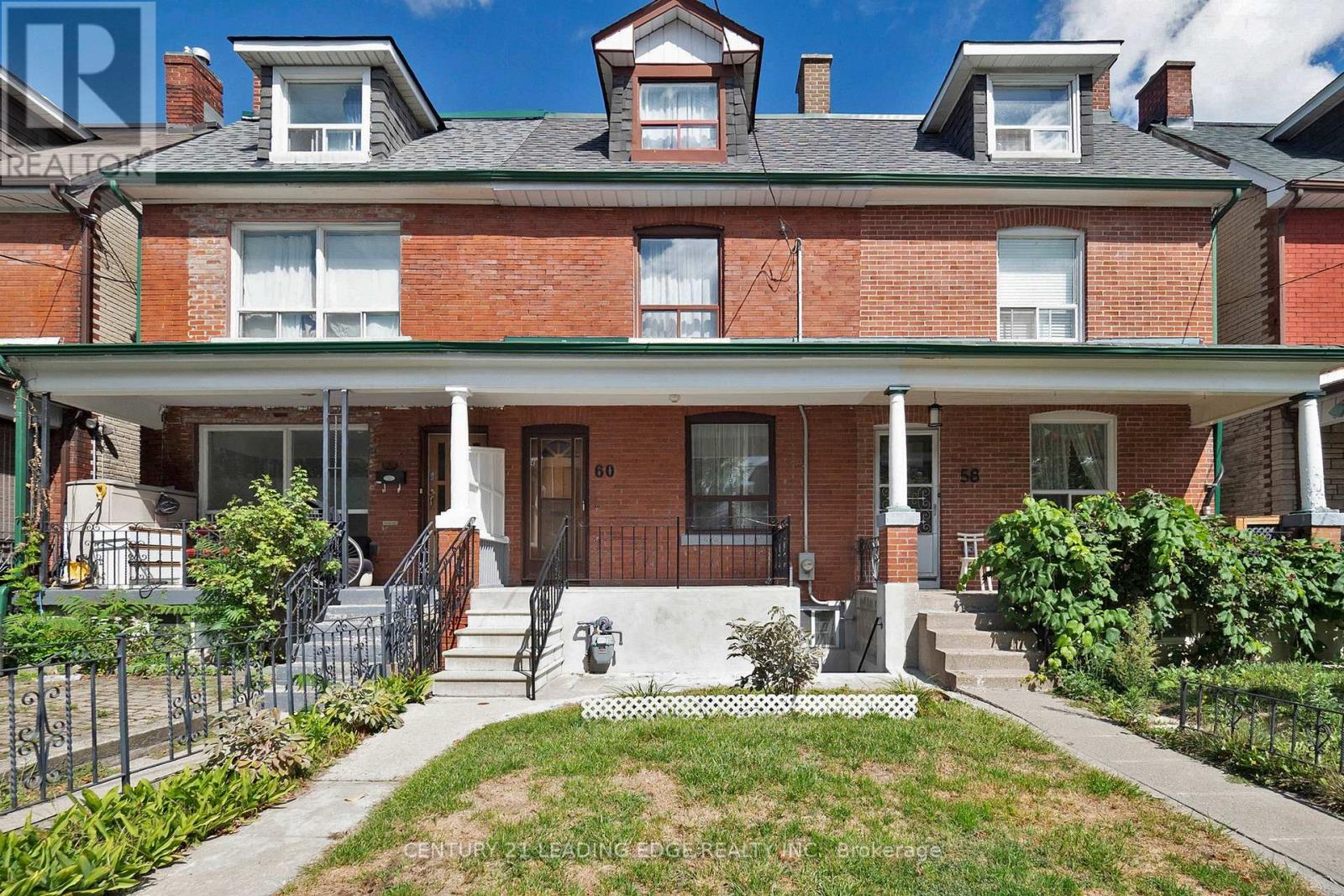 60 Ulster St, Toronto, ON M5S 1E5