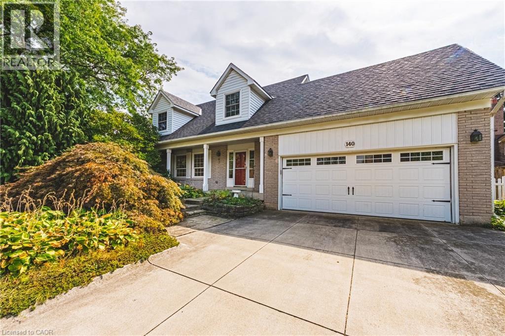 140 Amberly Blvd, Hamilton, ON L9G 3V4