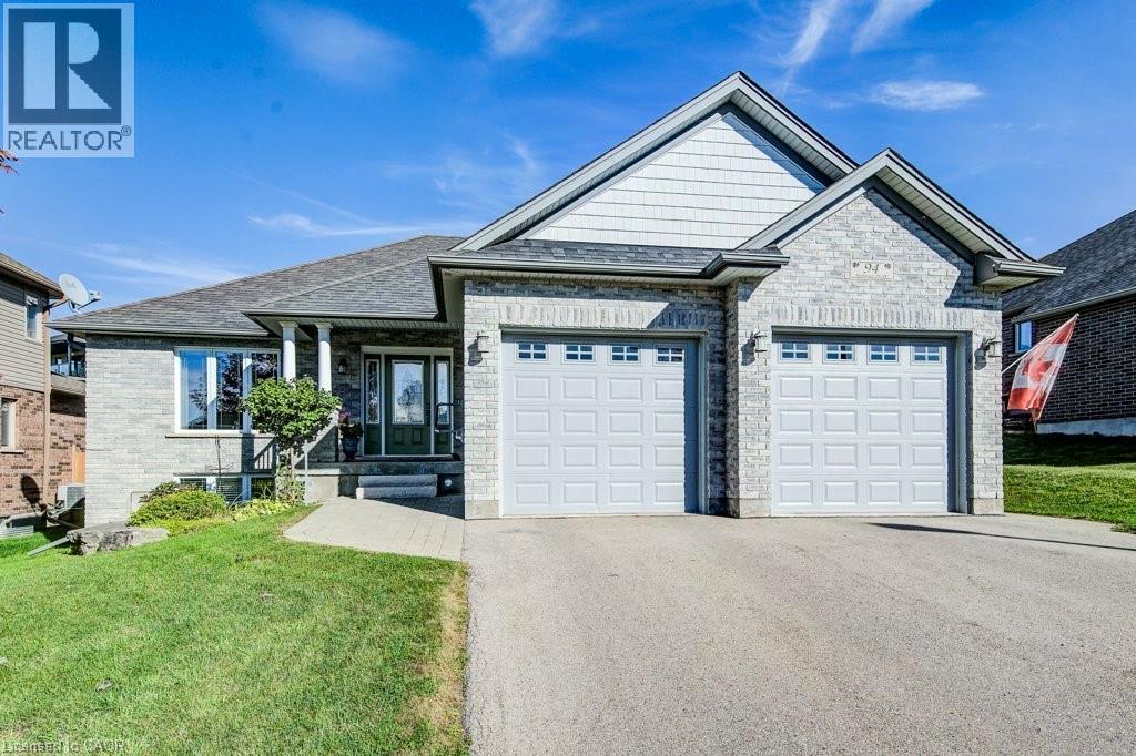94 Andrews Dr W, Mapleton, ON N0G 1P0