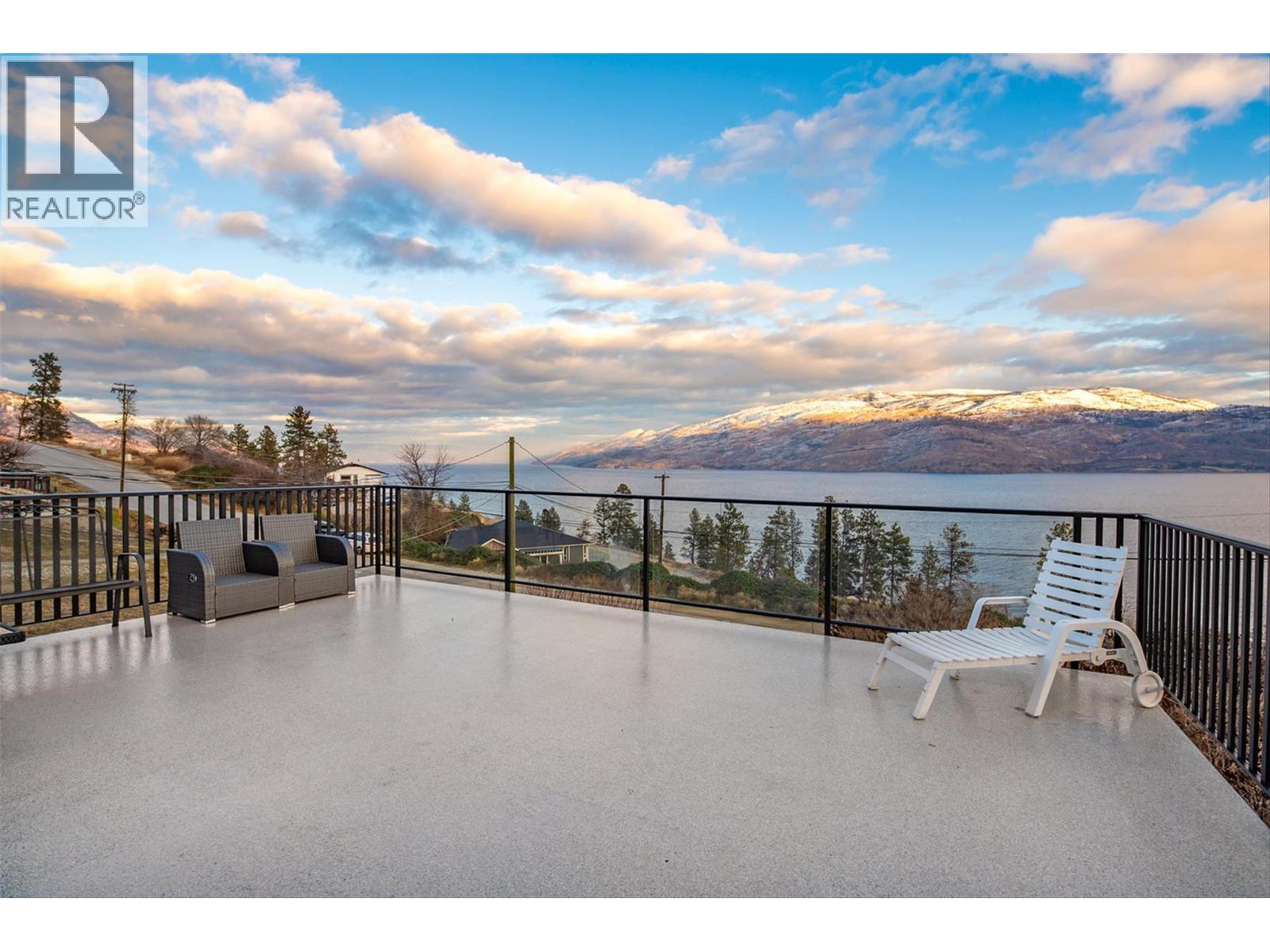 6178 Lipsett Ave, Peachland, BC V0H 1X7