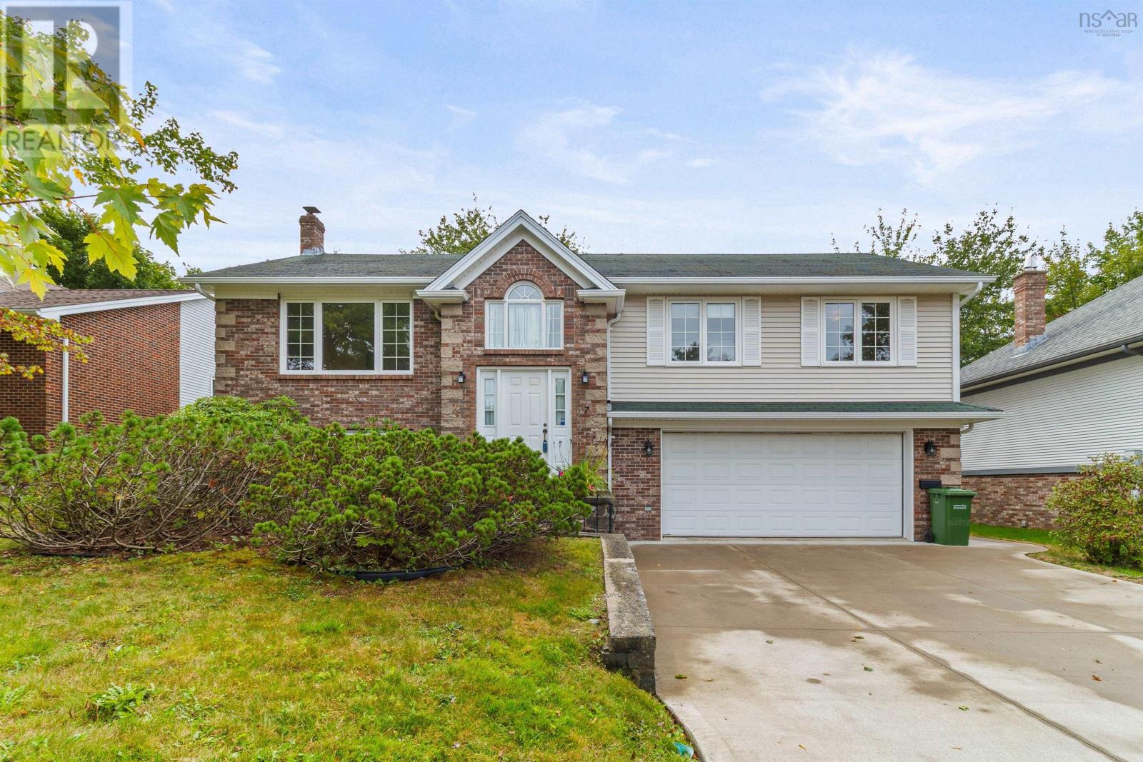 7 Warwick Ln, Halifax, NS B3M 4J3