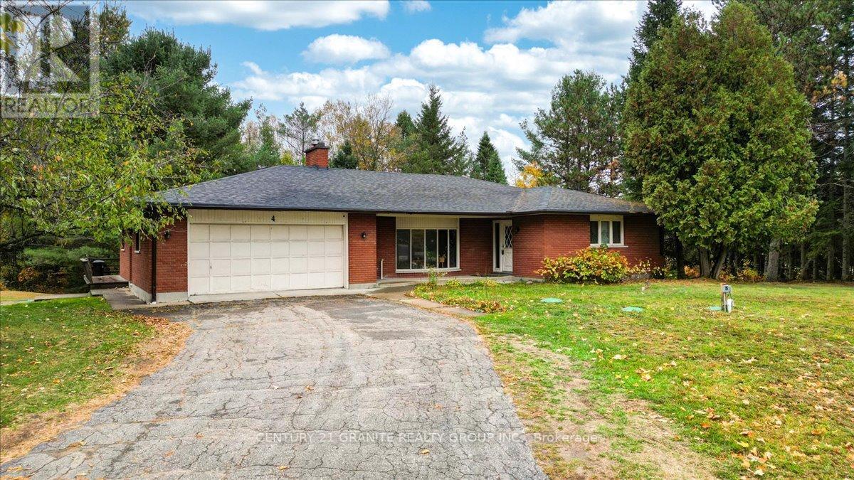 4 Maxwell Settlement Rd, Bancroft, ON K0L 1C0