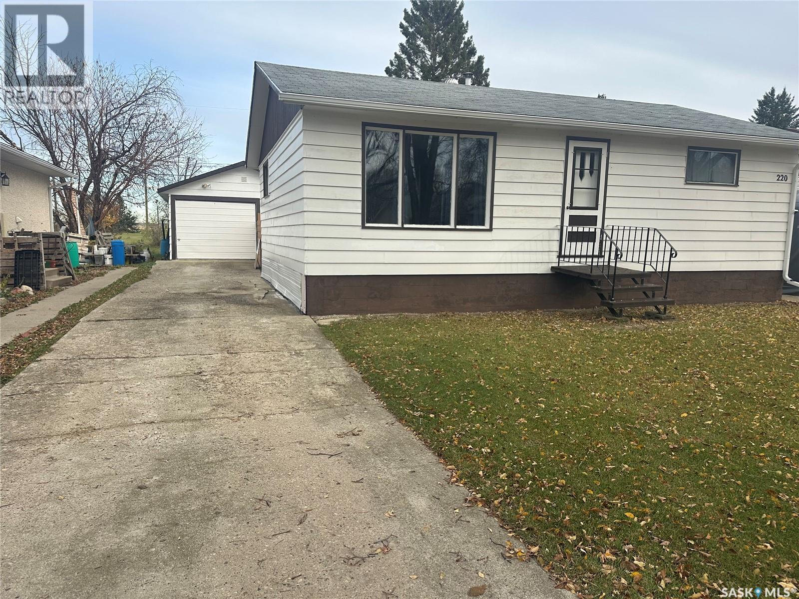 220 Avenue Rd, Kamsack, SK S0A 1S0