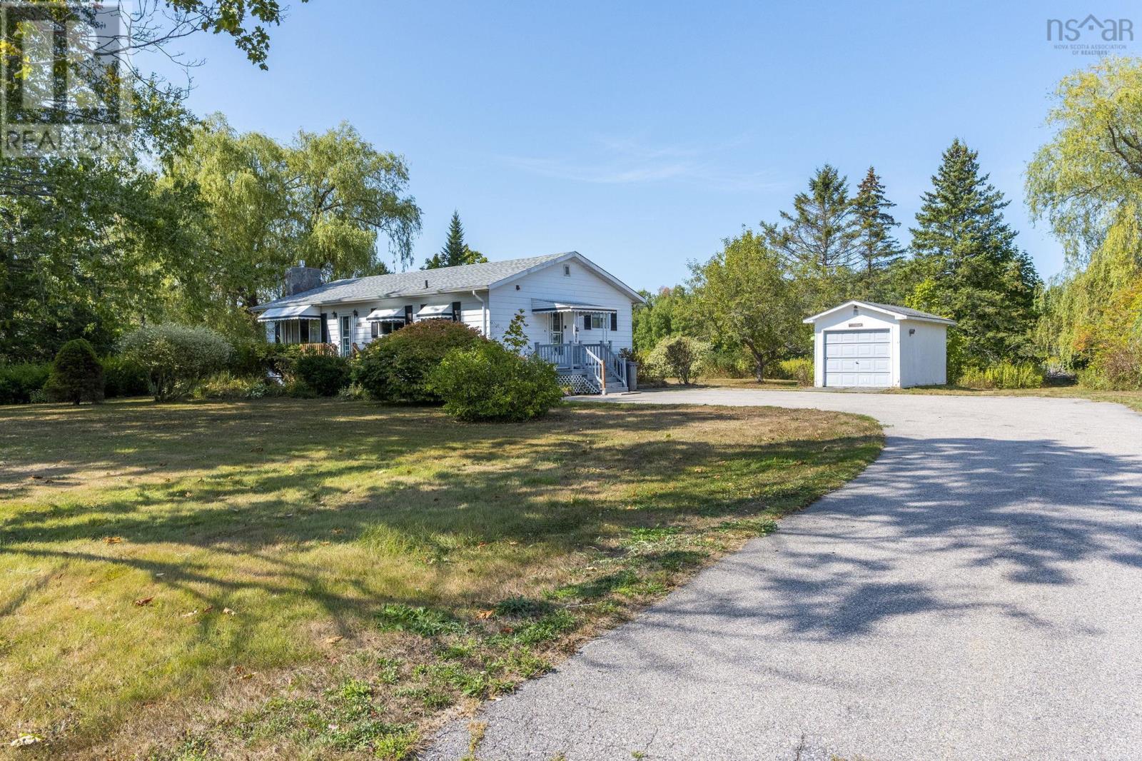 683 Main St, Lawrencetown, NS B0S 1M0