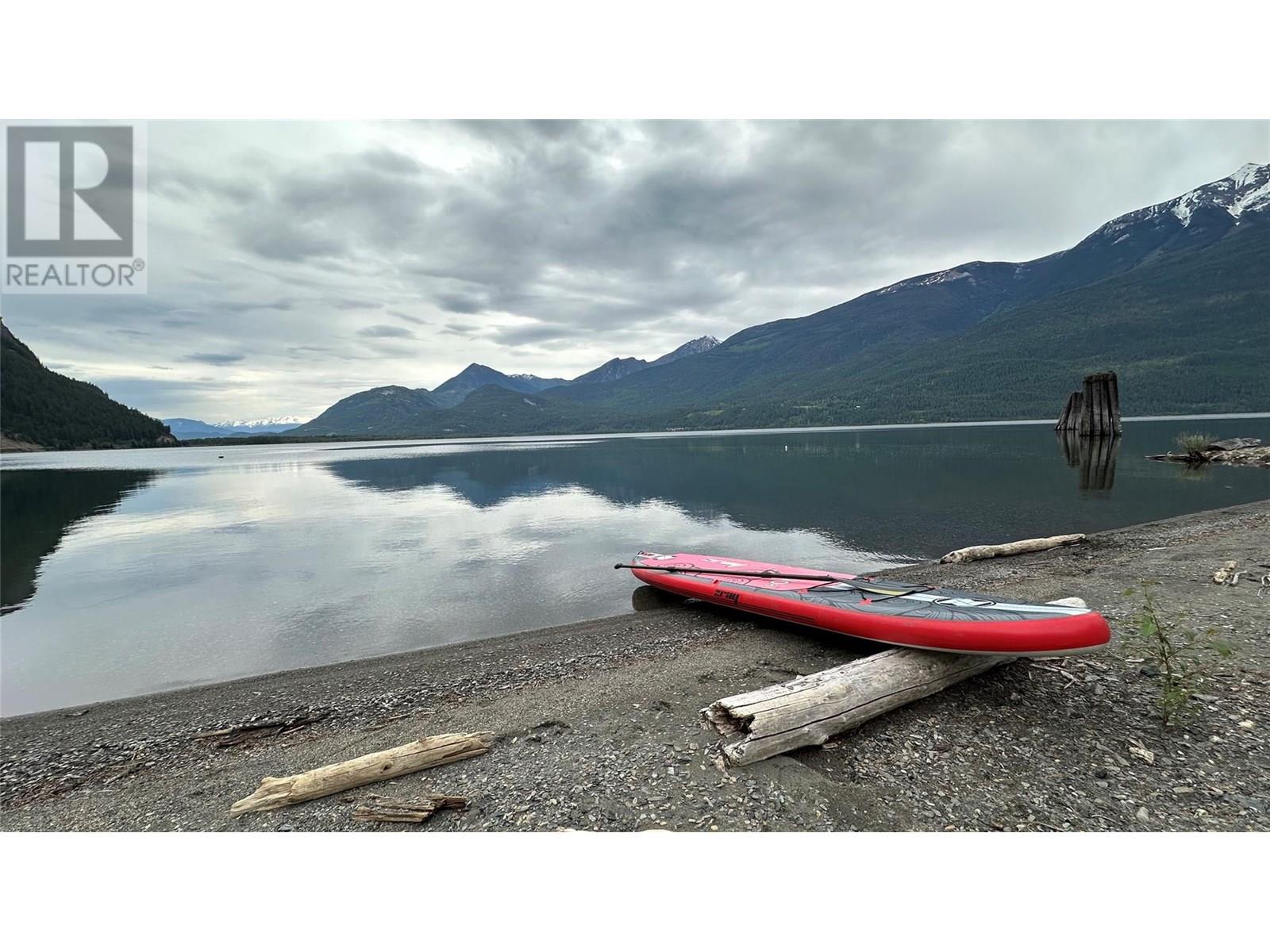 605 Sixth Ave, Kaslo, BC V0G 1M0