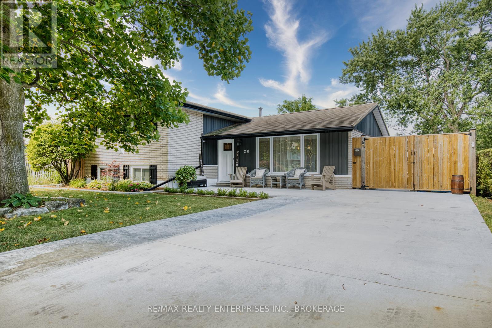 20 Karen Cres, Grimsby, ON L3M 2E4