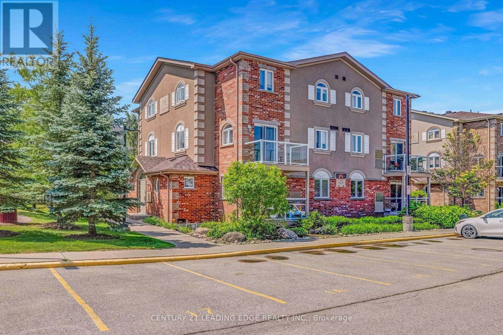 135 Syndenham Wls, Barrie, ON L4M 0H3