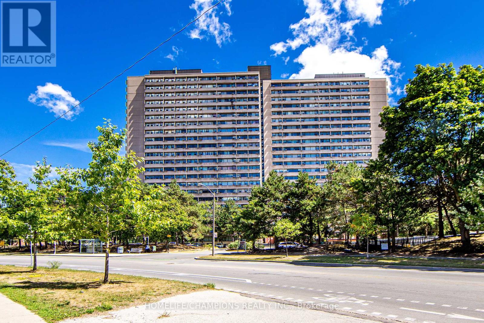 1210 100 Leeward Glenway, Toronto, ON M3C 2Z1
