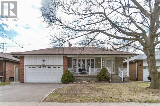 1413 Safeway Cres, Mississauga, ON L4X 1H8
