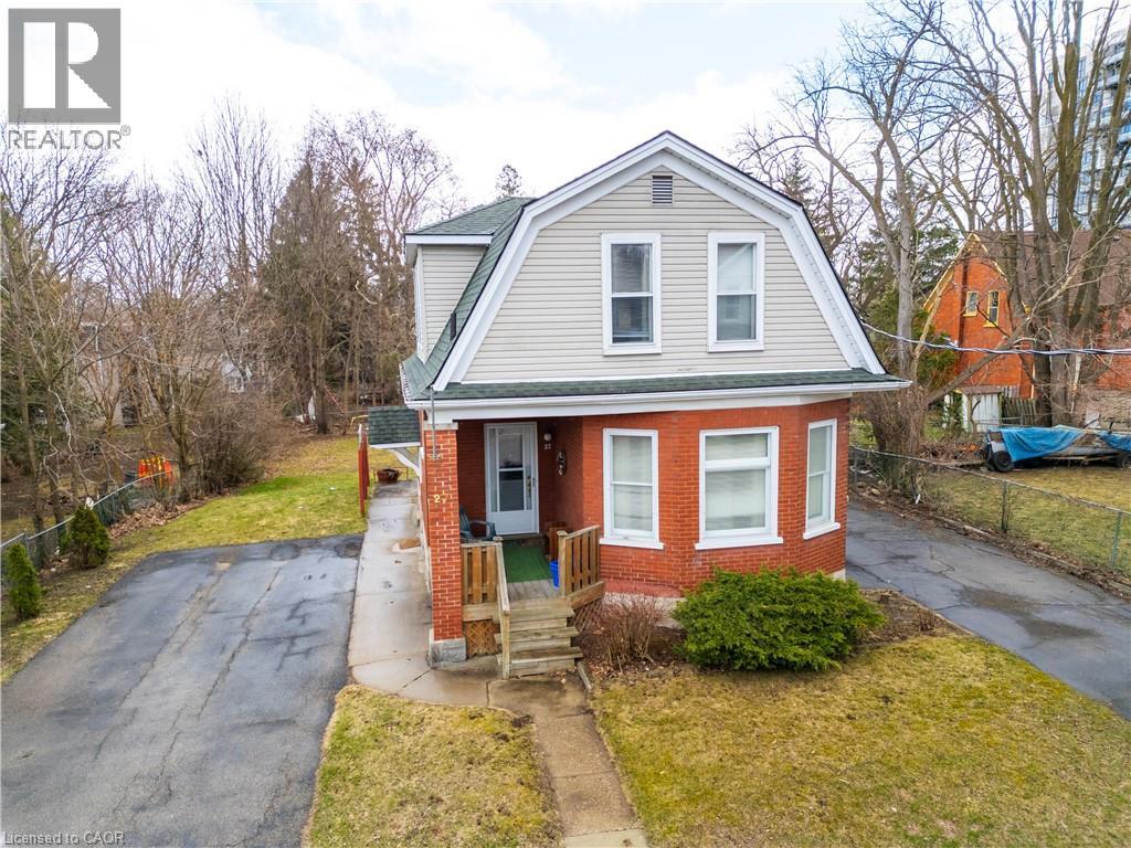 27 Noecker St, Waterloo, ON N2J 2R5