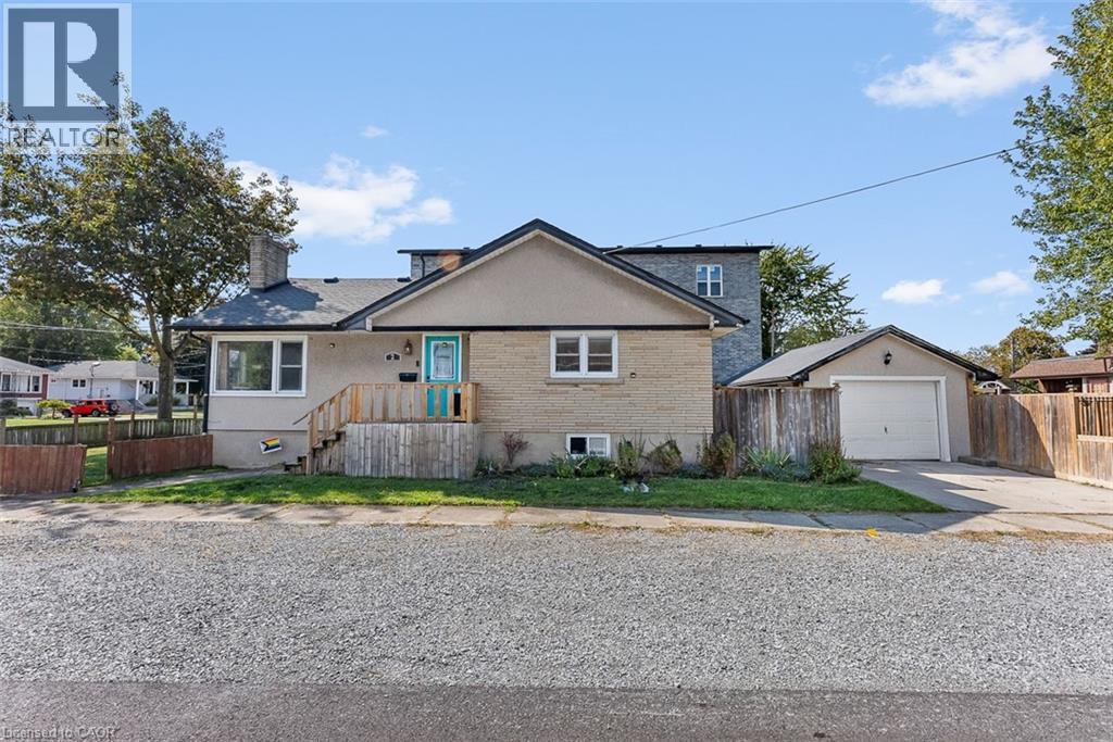 2 Homewood Ave, Port Colborne, ON L3K 5L5