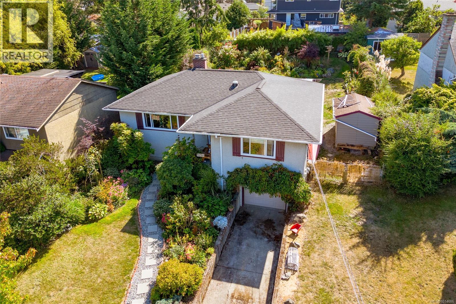 645 Baker St, Saanich, BC V8Z 2H8