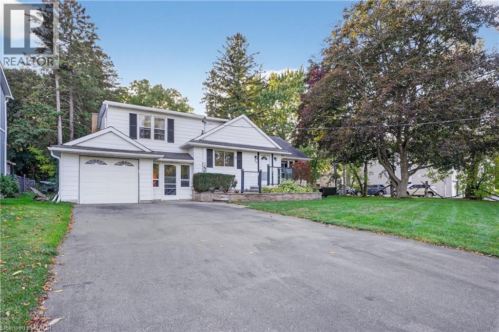 13 Roosevelt Ave, Waterloo, ON N2L 2N2