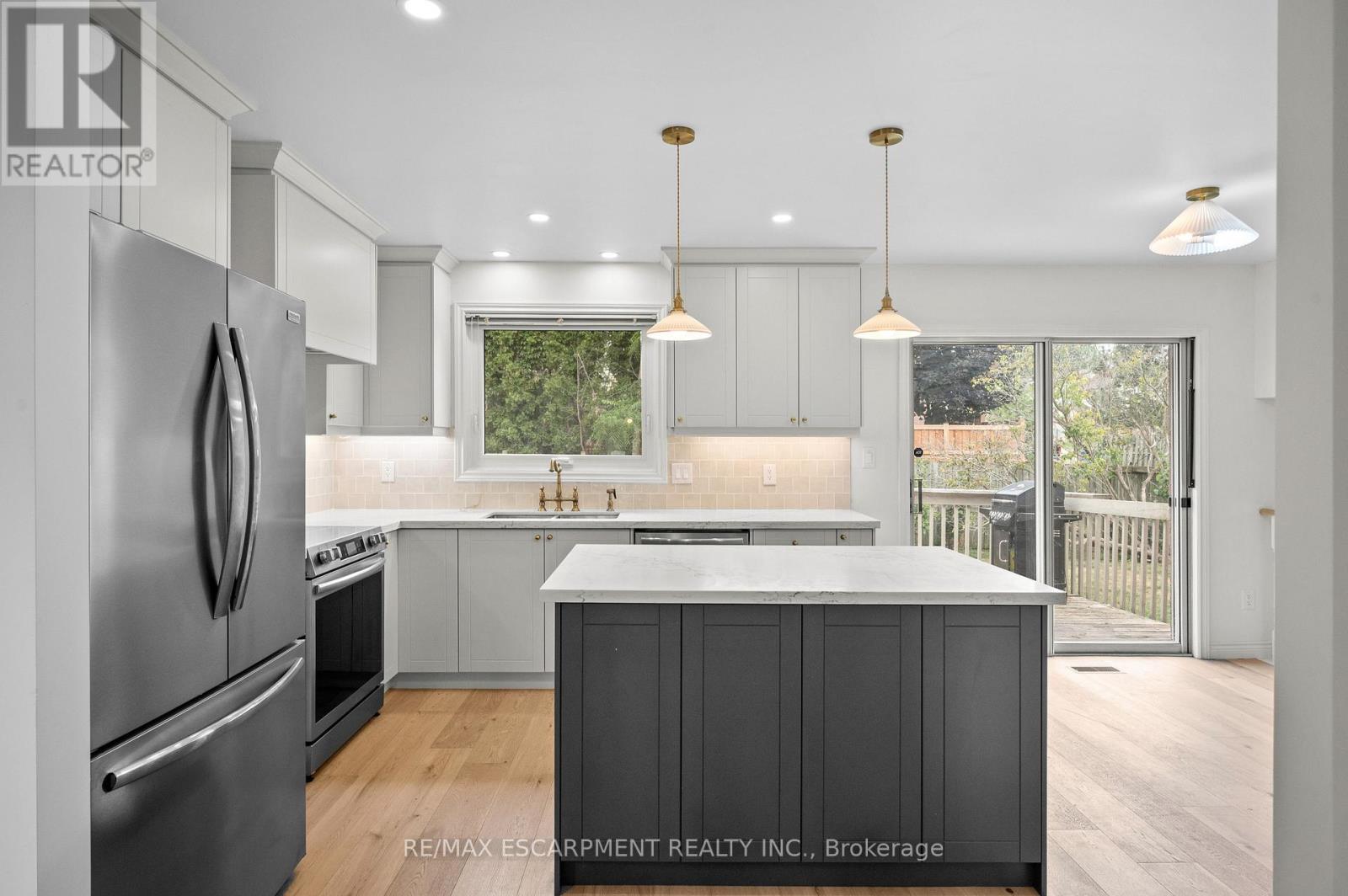 31 Inglewood Pl, Whitby Blue Grass Meadows, ON L1N 8Z9