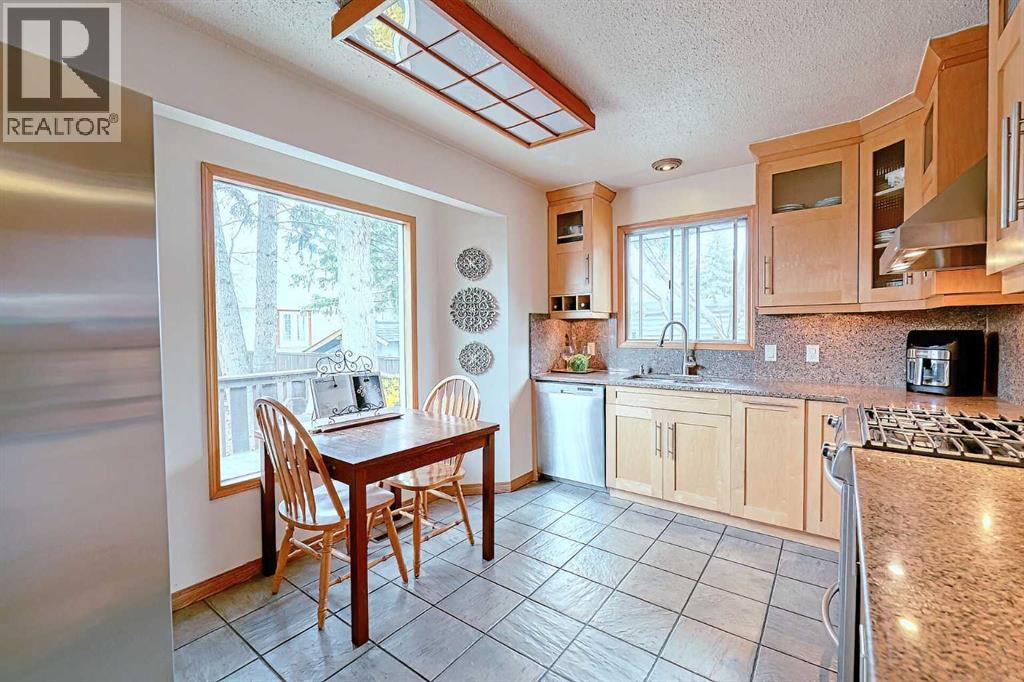 5007 Vallance Cres NW, Calgary, AB T3A 0T7