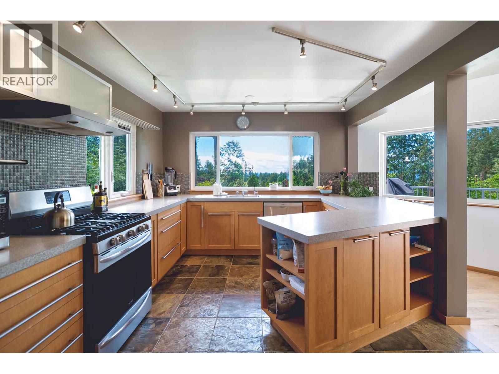 4873 Laurel Ave, Sechelt, BC V7Z 0B5