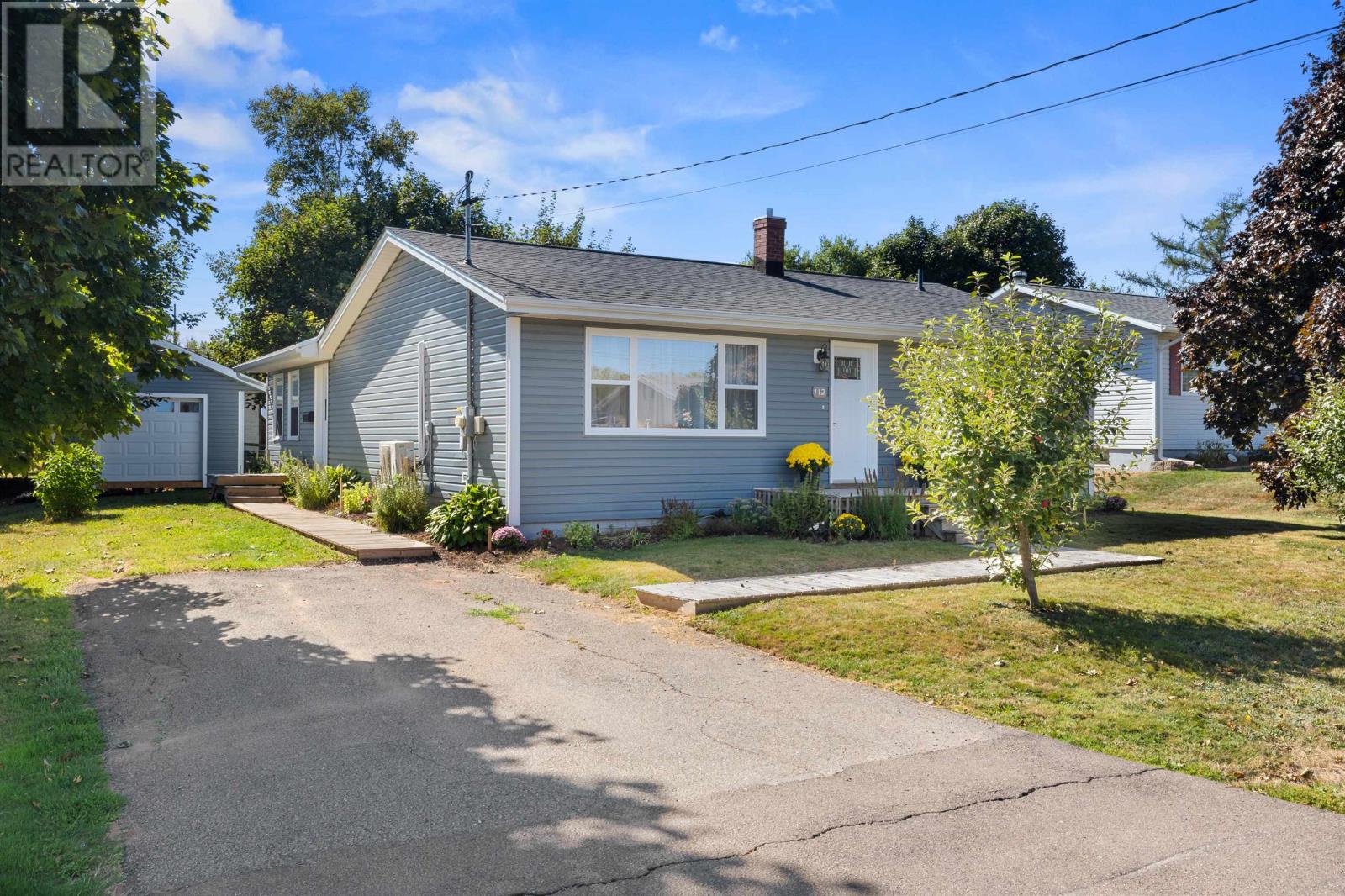 112 Meadowvale Dr, Charlottetown, PE C1A 7A2