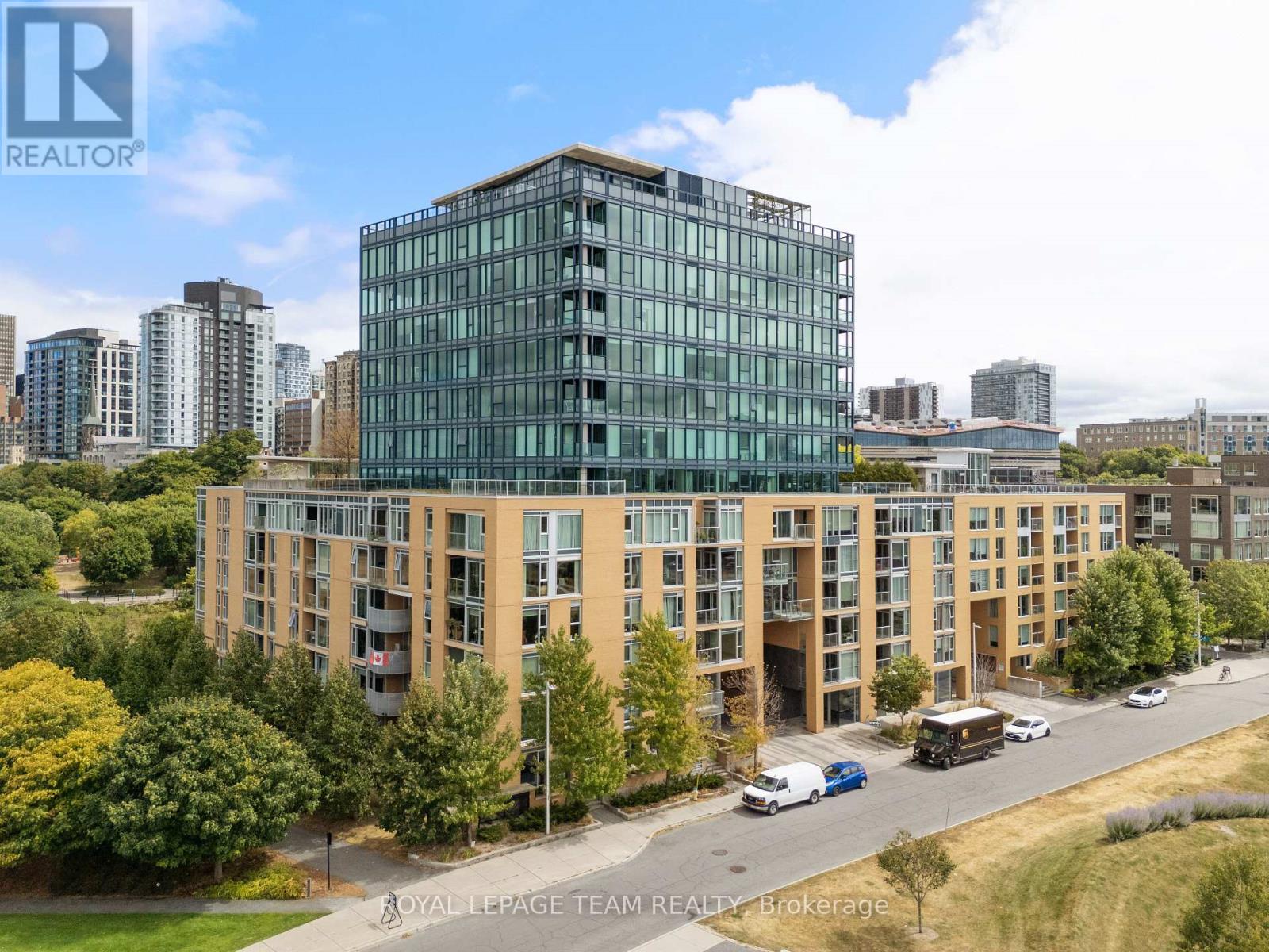 303 200 Lett St, Ottawa, ON K1R 0A7