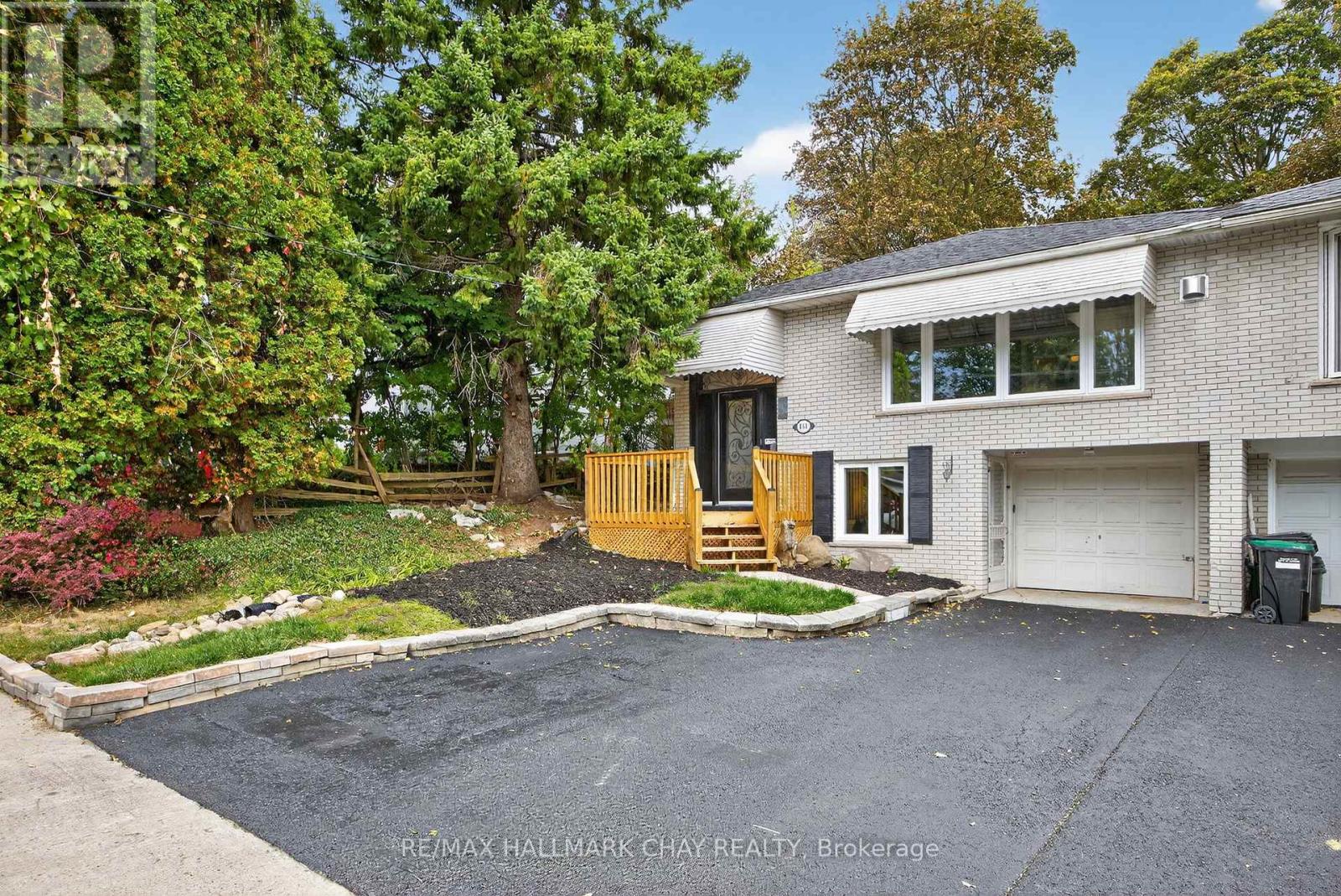 151 Berczy St, Barrie, ON L4M 3R5