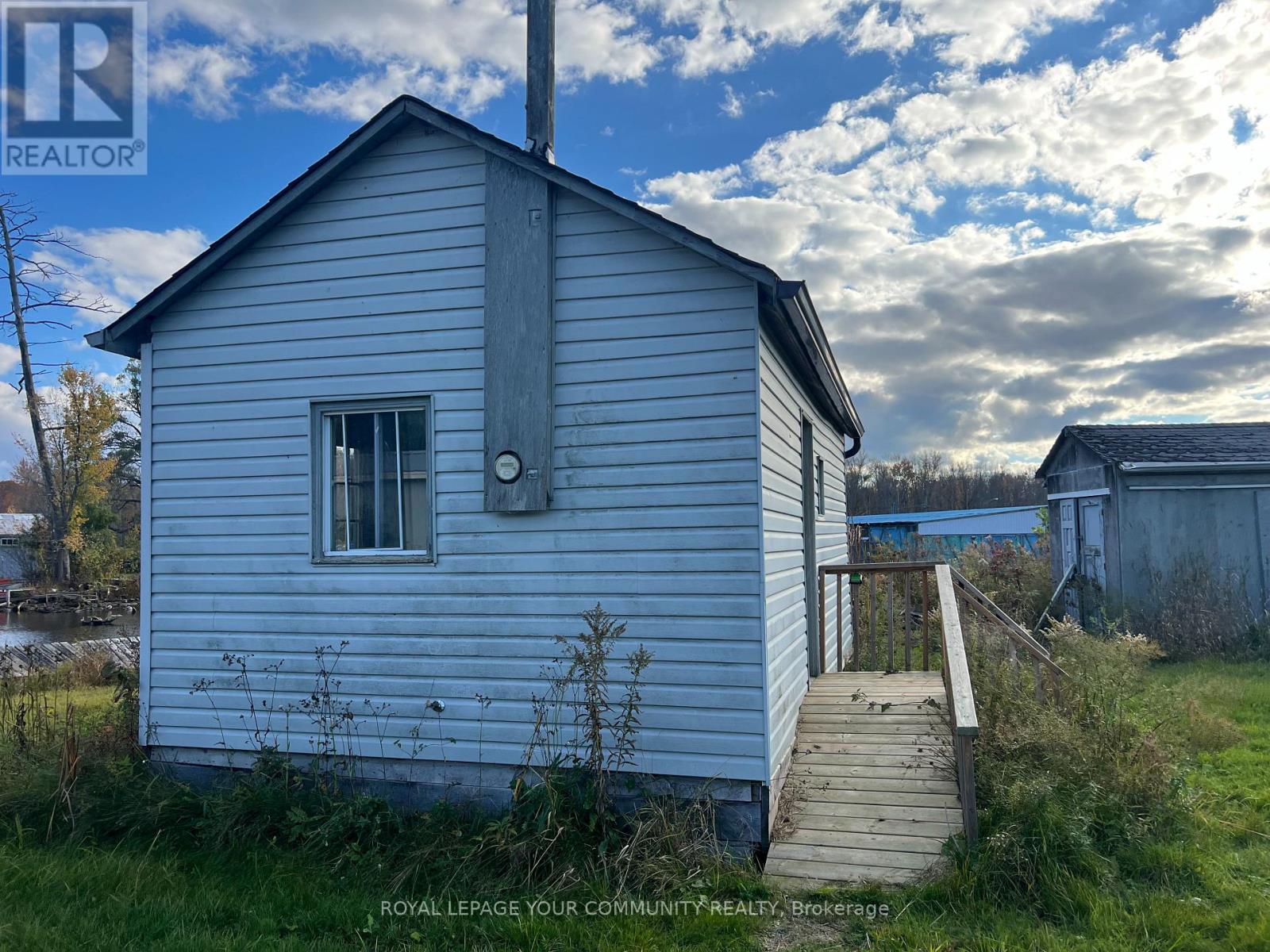 8 Island Dr, Georgina, ON L0E 1S0