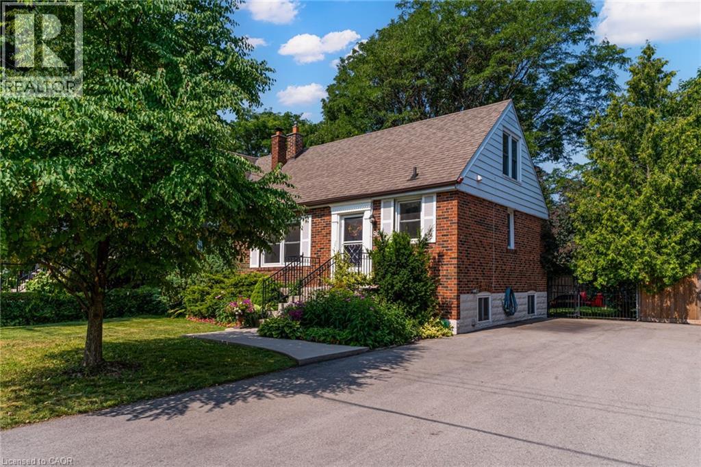 90 Arcade Cres, Hamilton, ON L9C 3J2