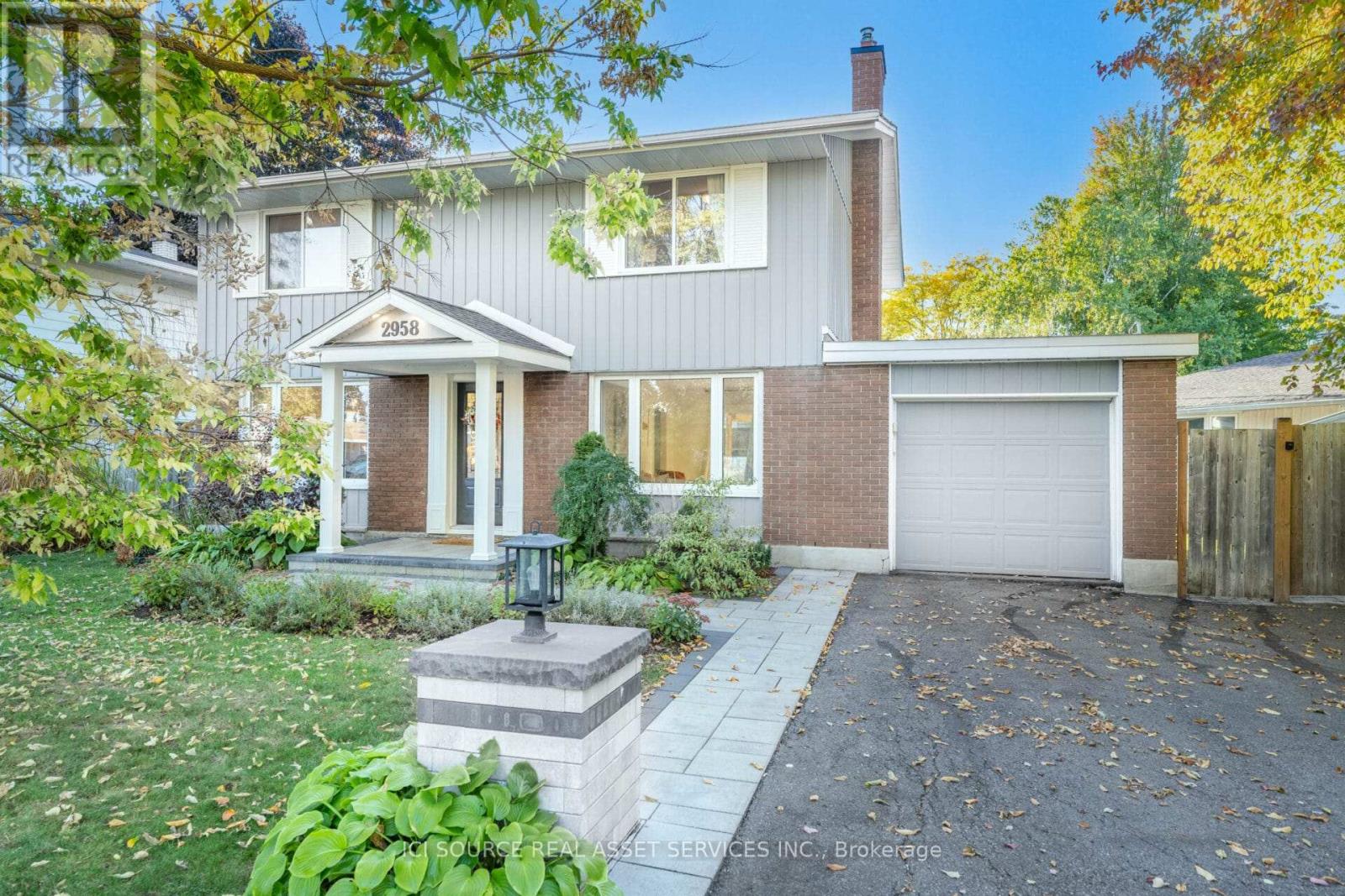 2958 Southmore Dr E, Ottawa, ON K1V 6Z3
