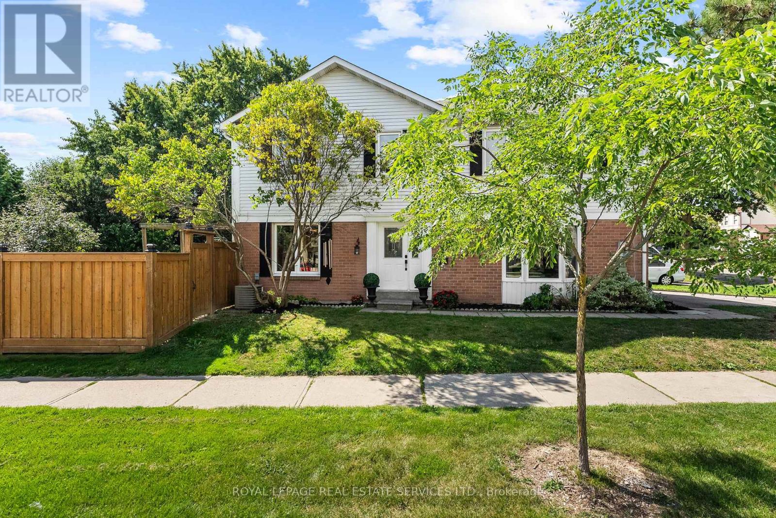 2 Mangrove Rd, Brampton, ON L6S 3Y1