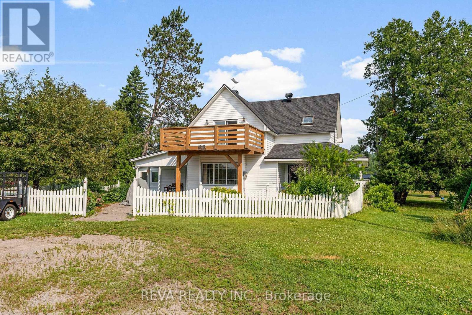 107 Frantz Rd, Hastings Highlands, ON K0L 2R0