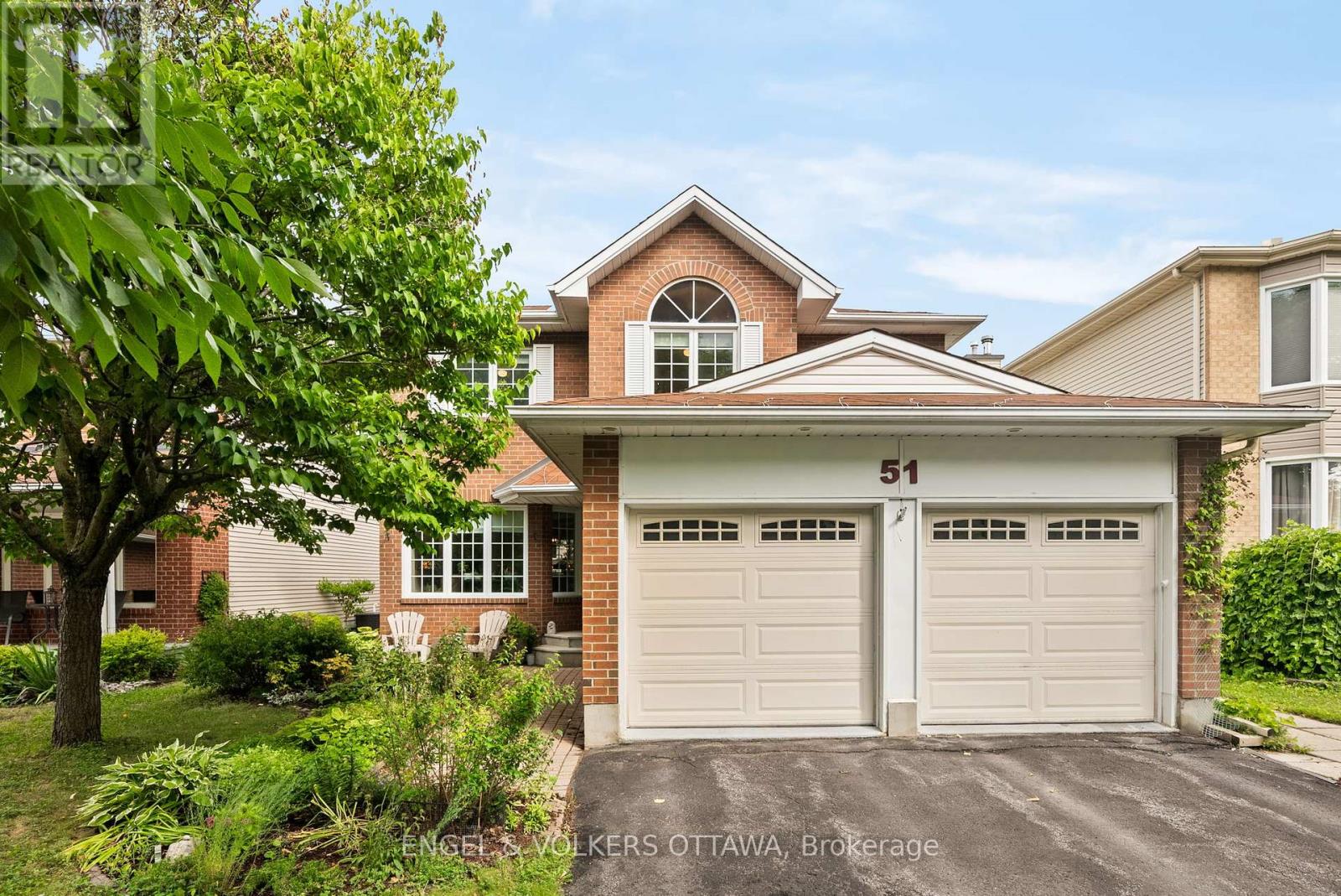 51 Emerald Meadows Dr, Ottawa, ON K2M 2L5