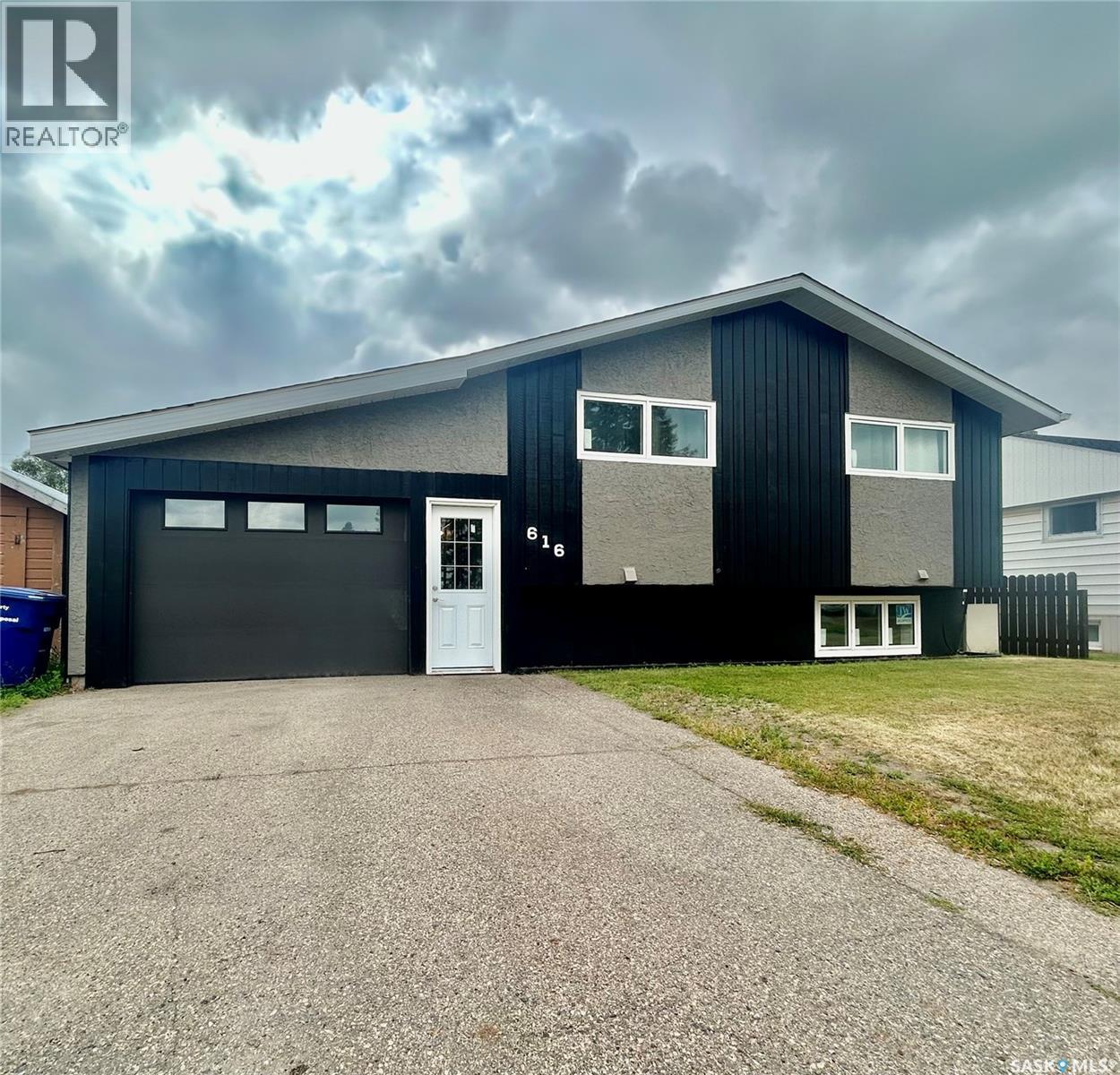 616 Maple Rd W, Nipawin, SK S0E 1E0