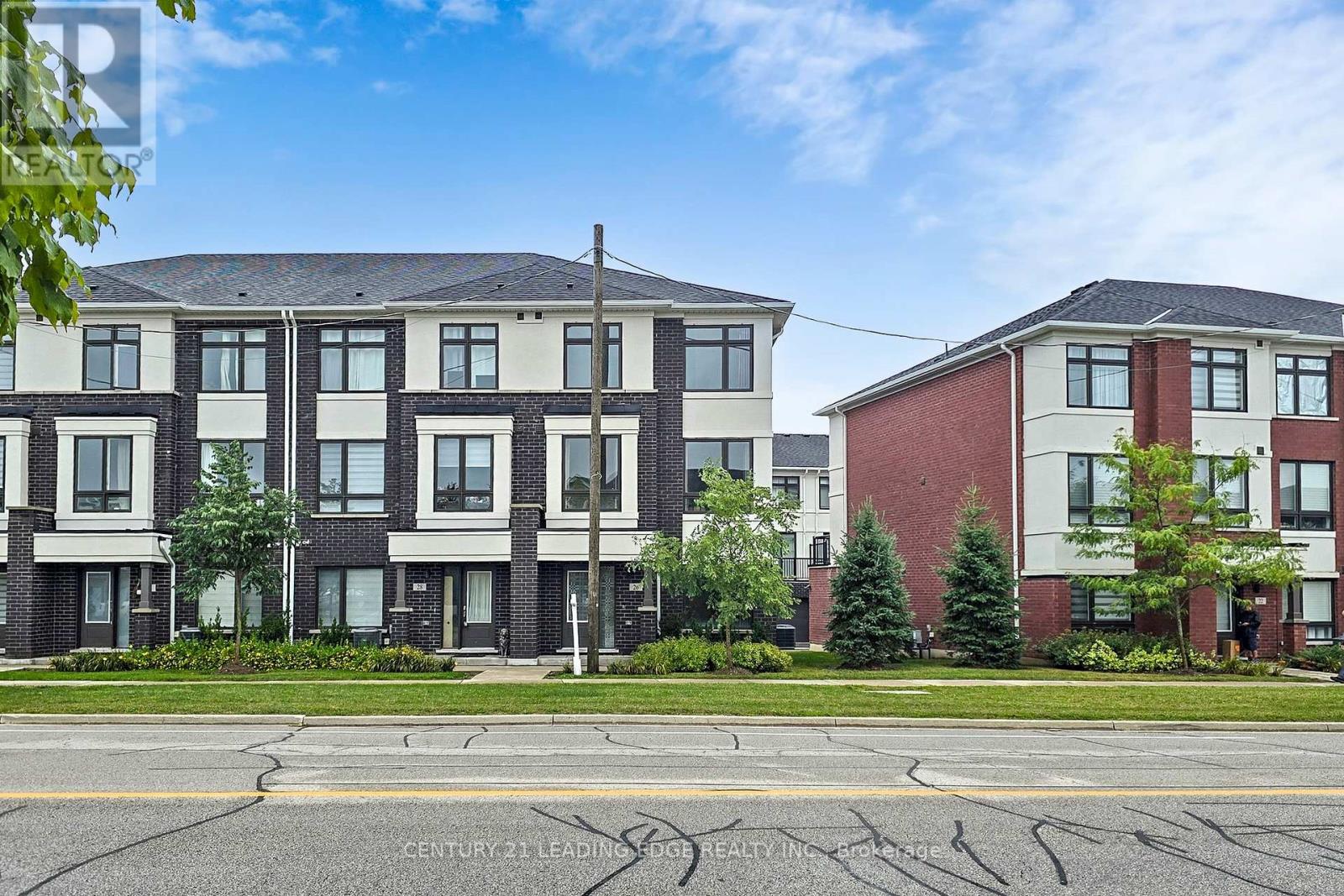 26 James Noble Ln, Richmond Hill, ON L4C 5S7
