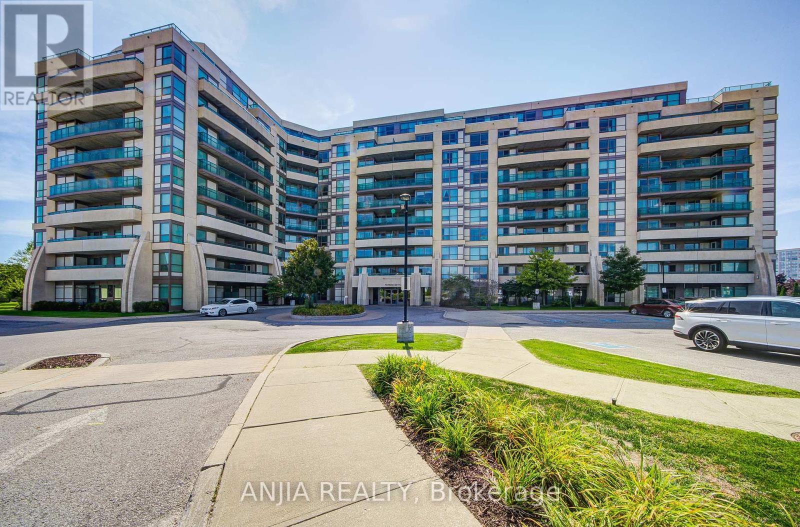 210 75 Norman Bethune Ave, Richmond Hill, ON L4B 0B6